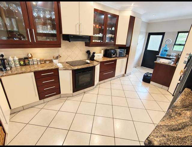 3 BEDROOM PROPERTY TO RENT IN LA LUCIA